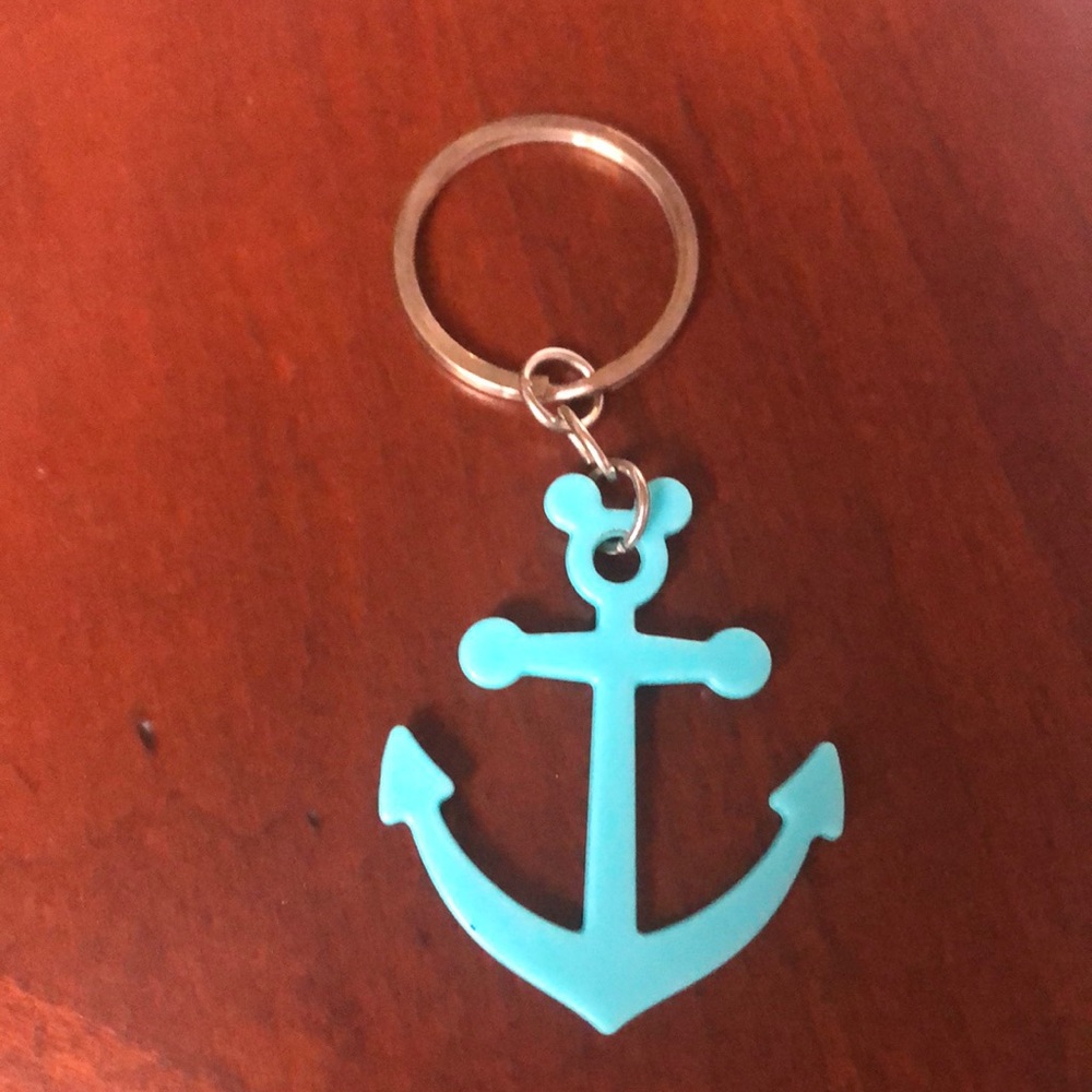 AUTHENTIC DISNEY CRUISE LINE keychain